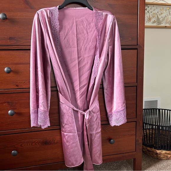 Other - Elegant Pink Lace Trim Robe